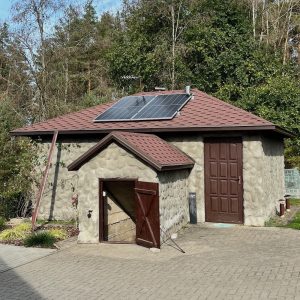 Mini saulės elektrinė sandėliukui